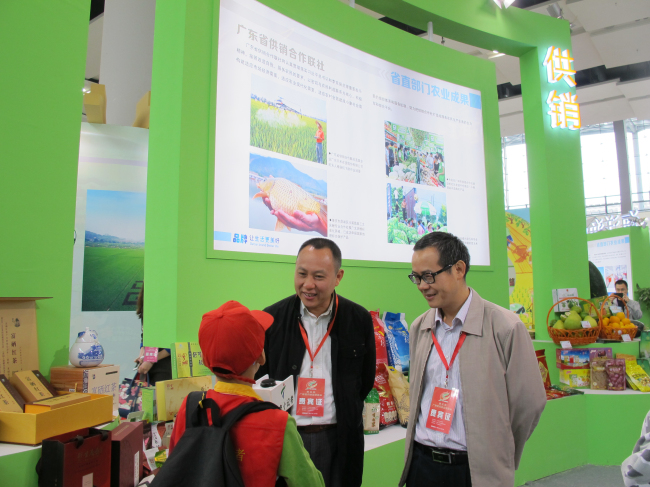 广电小记者现场采访省社林少俊副主任。